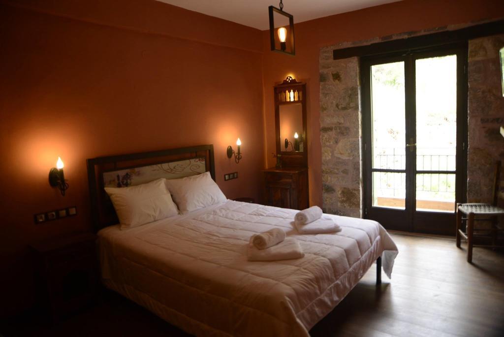 Messana Hotel Messini Bagian luar foto