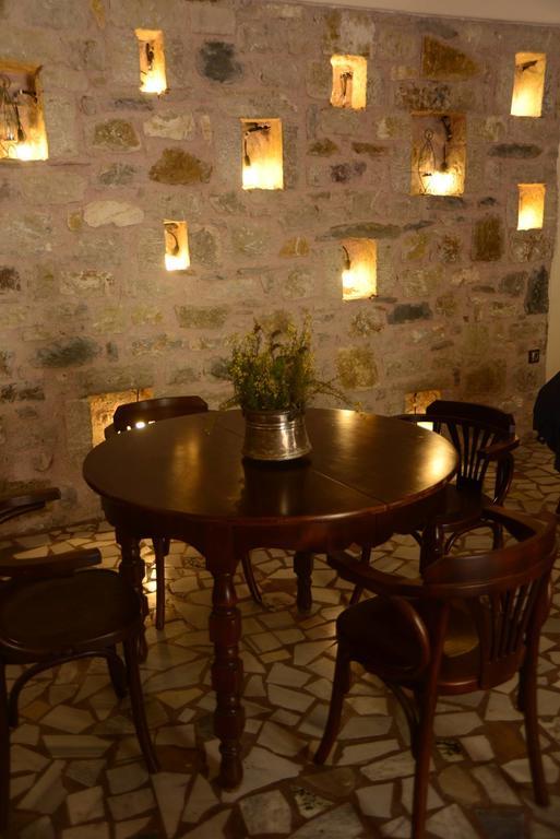 Messana Hotel Messini Bagian luar foto