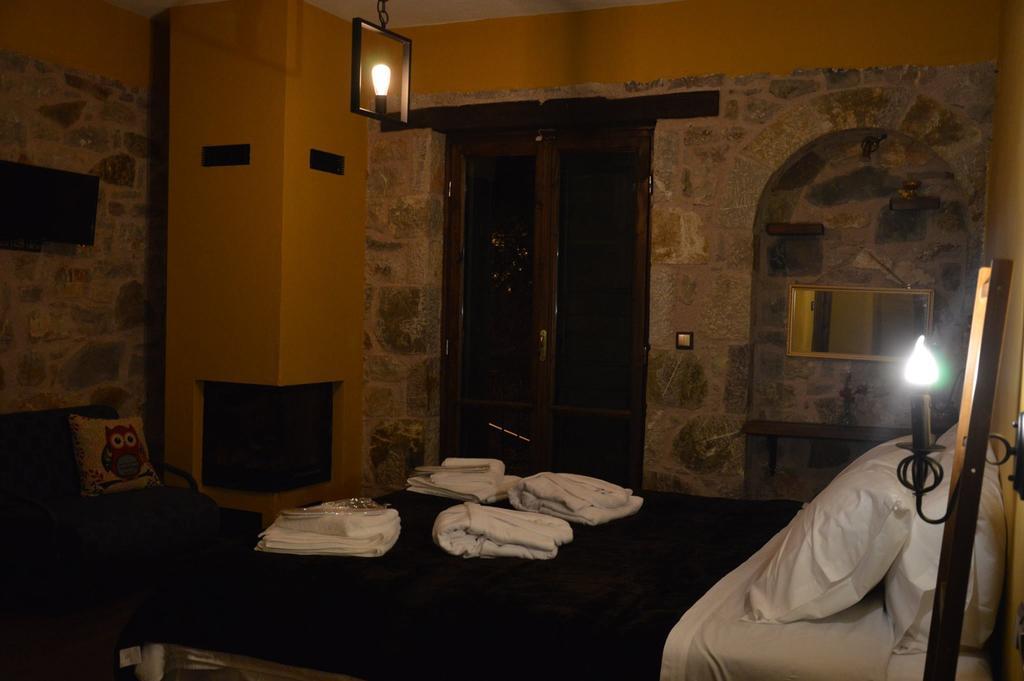 Messana Hotel Messini Bagian luar foto