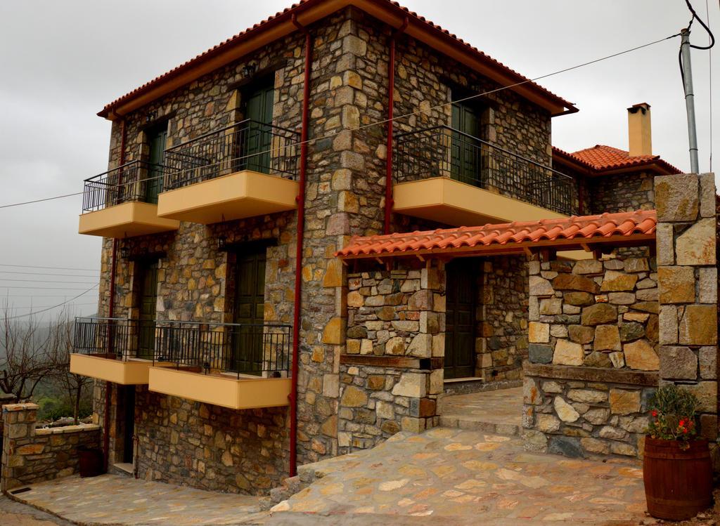 Messana Hotel Messini Bagian luar foto