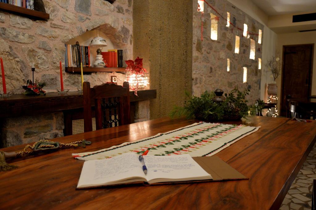 Messana Hotel Messini Bagian luar foto
