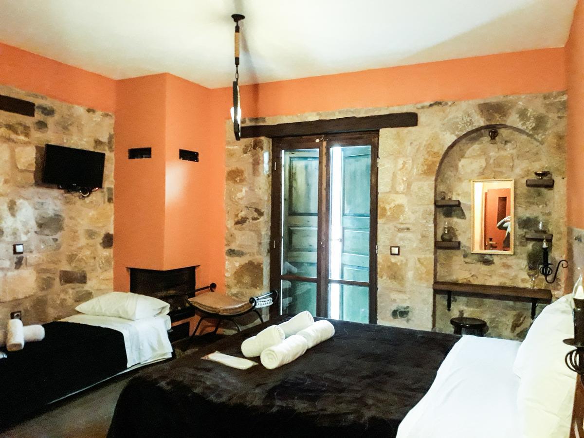Messana Hotel Messini Bagian luar foto